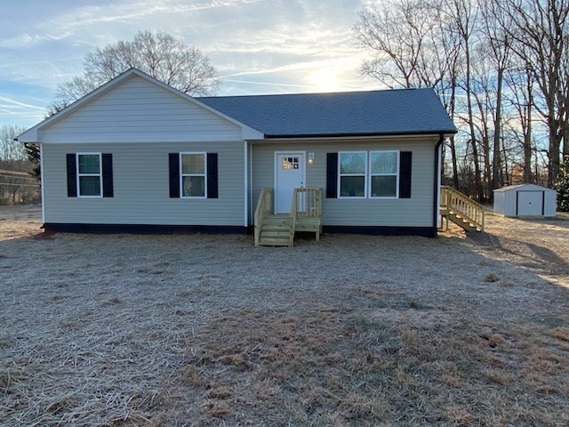 Building Photo - 3 bedroom, 2 bath Home