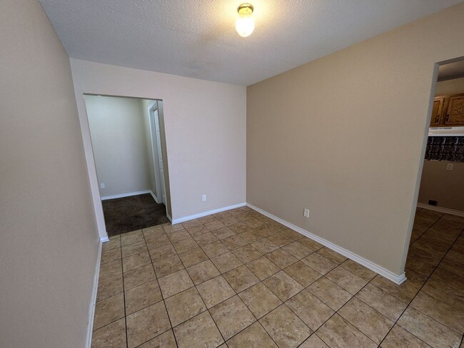 Foto del edificio - 3820 W Lynwood Dr