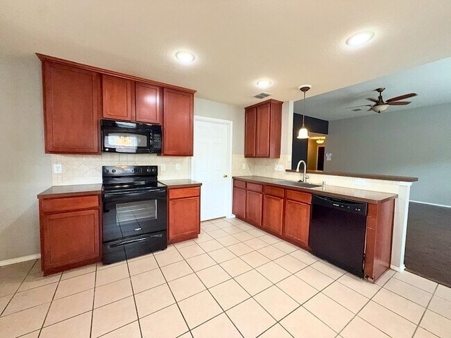 Foto del edificio - 9120 Goldenview Dr