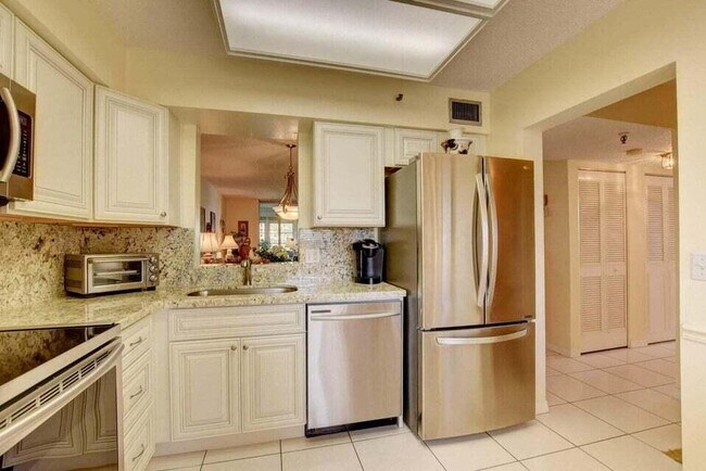 Building Photo - 14527 Bonaire Blvd