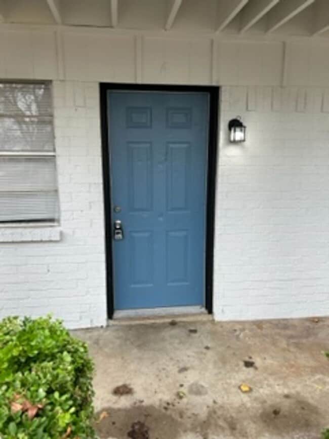 Building Photo - 400 Donnell Dr