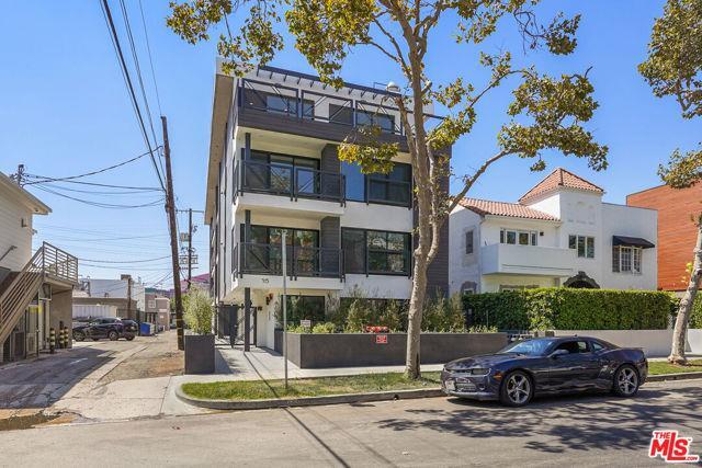 Primary Photo - 715 N Alfred St
