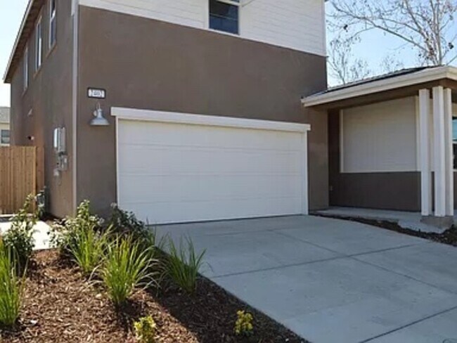 Photo - 2402 Urdaneta Way House