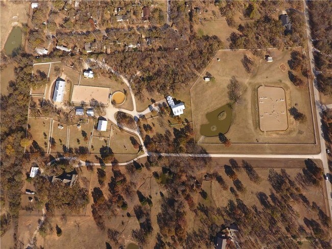 Building Photo - 1310 Gibbons Rd S