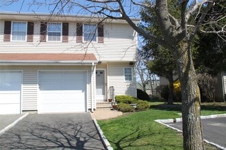 Building Photo - 100 Woodlake Dr W
