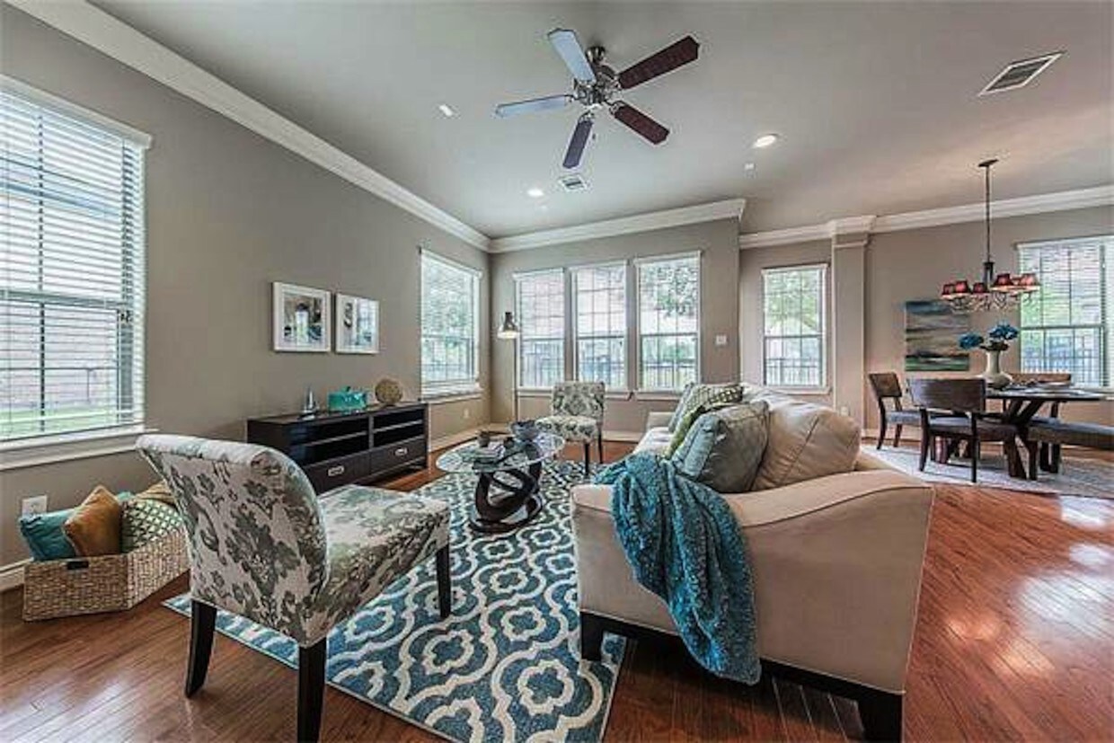 9300 W Pemberton Cir Dr, Houston, TX 77025 House Rental in Houston