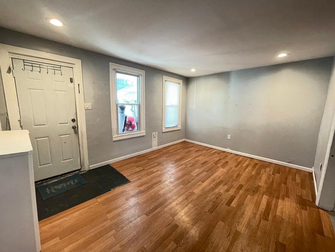 2048 Mahantongo St Unit 3, Pottsville, PA 17901 Apartments in