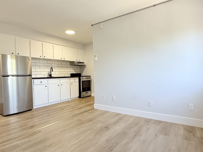 Building Photo - 1030 Lillian Ave