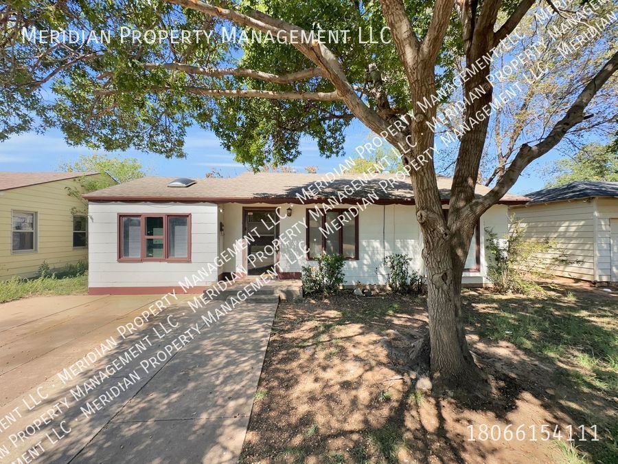 Foto principal - Updated 3 Bedroom home Now available