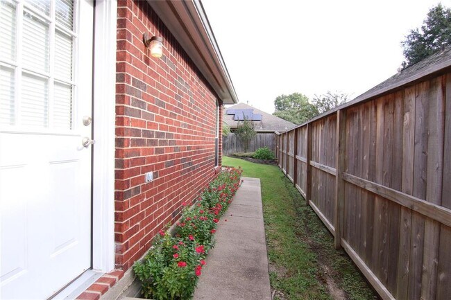 Foto del edificio - 4646 Magnolia Creek Rd