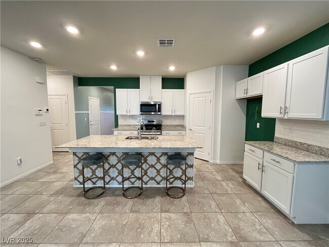 Foto del edificio - 7919 Satiny Ct