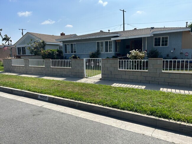 Building Photo - 14435 Studebaker Rd