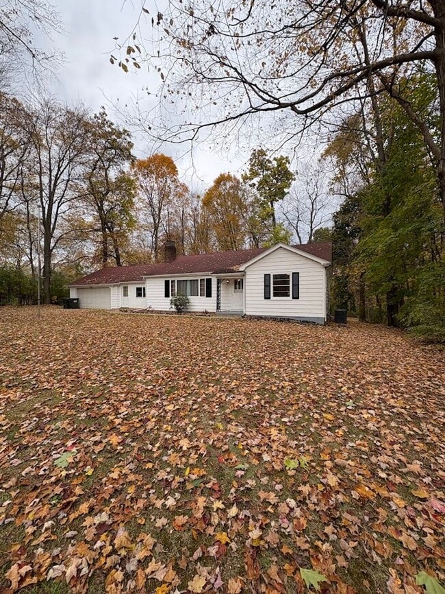 Building Photo - Two bedroom home for rent - Country living...