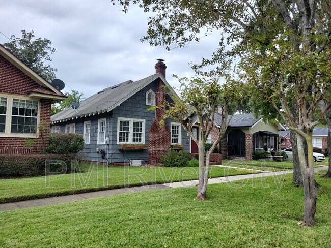 Foto del edificio - 1306 Challen Ave