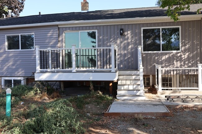 Building Photo - 380 E 700 S