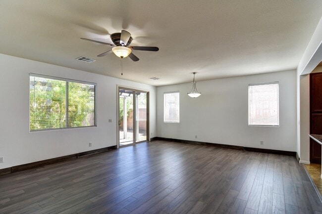 Building Photo - 1012 Via Canale Dr