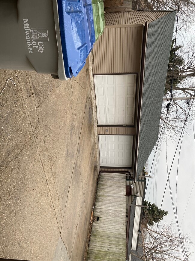 Garage - 1628 S 18th St