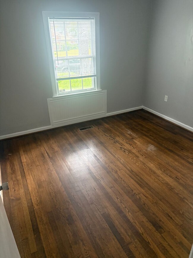 Building Photo - 3/2 in Midfield