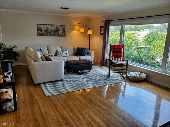 Building Photo - 3 br, 2 bath House - 136 Hampden Rd