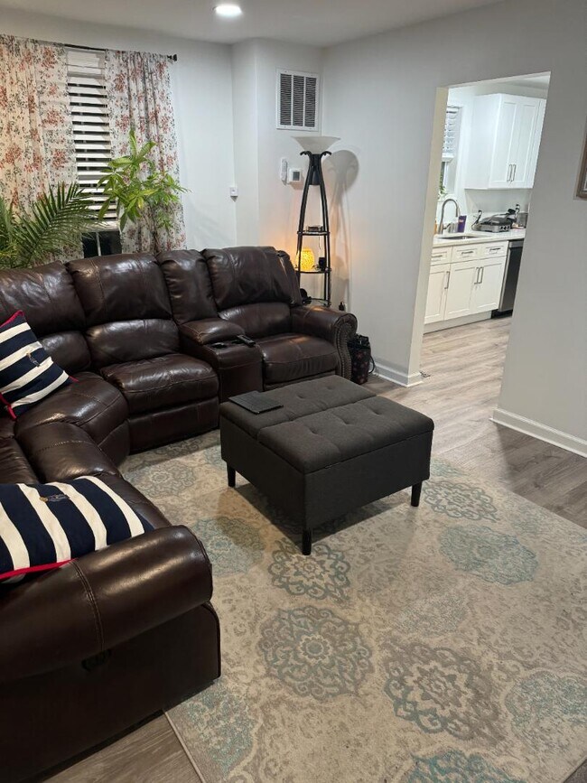 Foto del edificio - 8209 Dundalk Ave