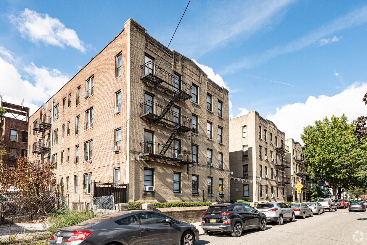 Foto principal - 8622-86-30 98th St