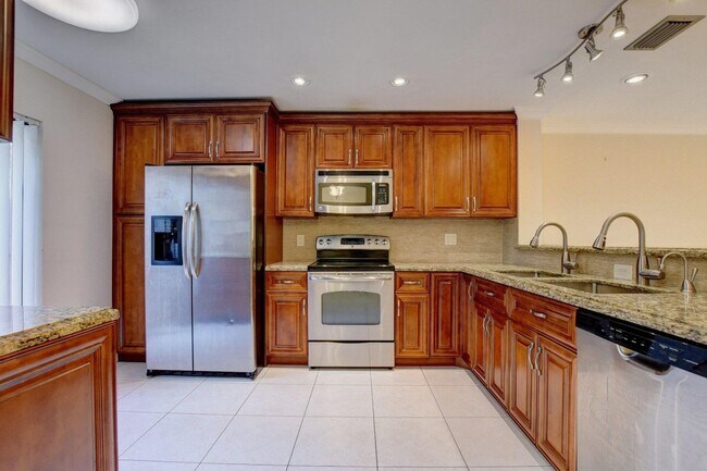Building Photo - 7710 Lago Del Mar Dr