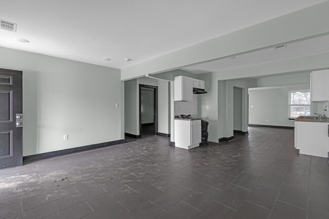 Building Photo - 2496 Malone Ave