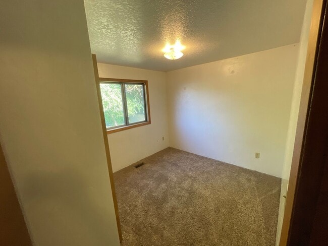 Building Photo - Stovall Ewen Duplex
