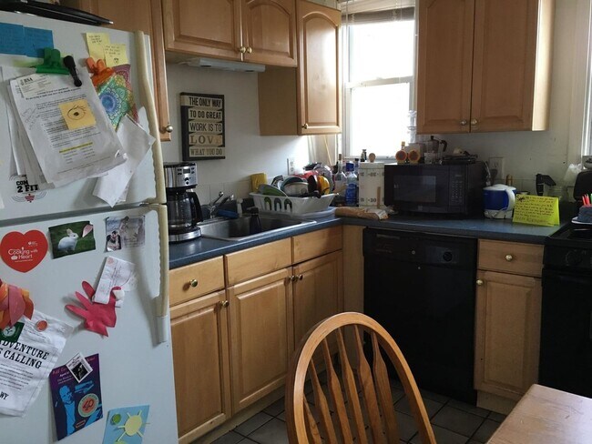 Foto del edificio - 4 Unit in Mission Hill, Eat in Kitchen, Ne...