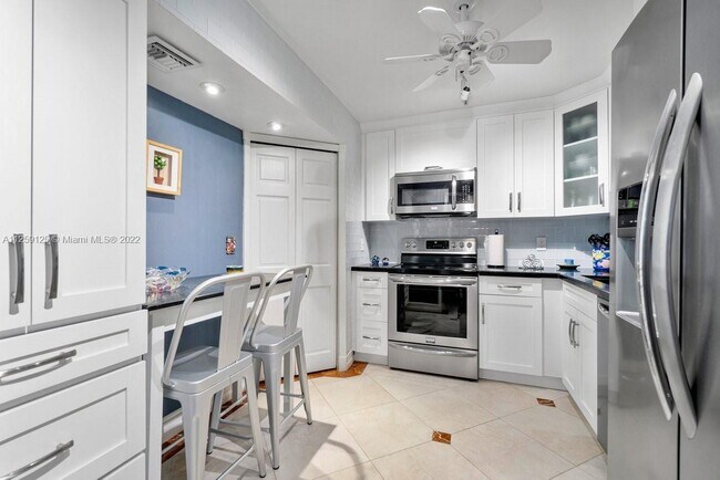 Building Photo - 9273 Collins Ave