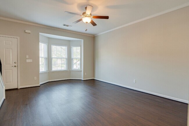 Family room - 1101 Downs Blvd
