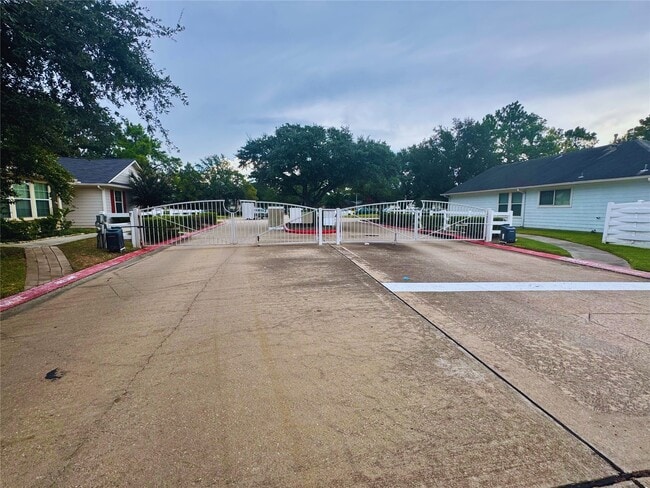 Building Photo - 9910 Farrell Dr