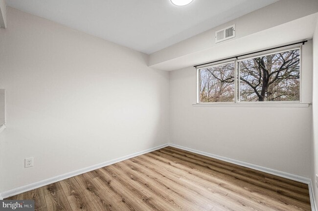 Building Photo - 1518 Manley Rd