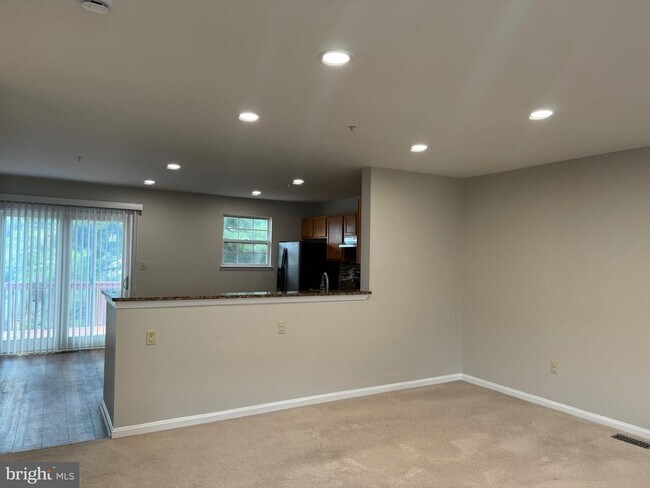 Building Photo - 8881 Goose Landing Cir