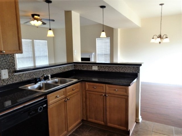 Building Photo - 102 Villa Way