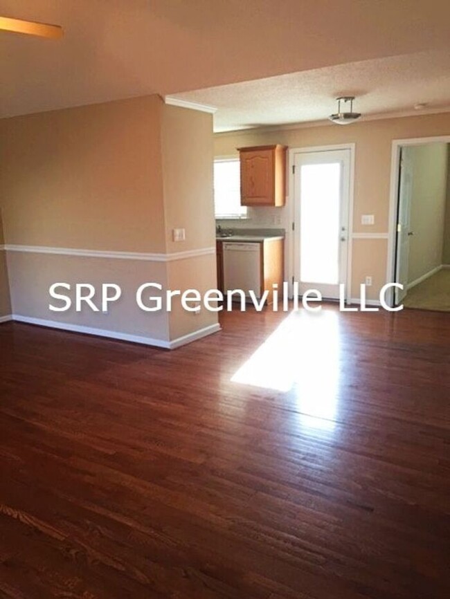 Building Photo - 1/2 OFF FIRST MONTH RENT SPECIAL!!! Beauti...