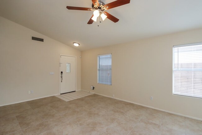 Building Photo - 4021 W Villa Linda Dr
