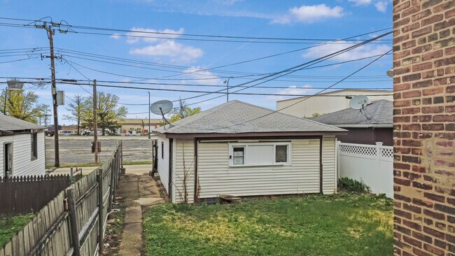 Foto del edificio - 5156 W 63rd Pl