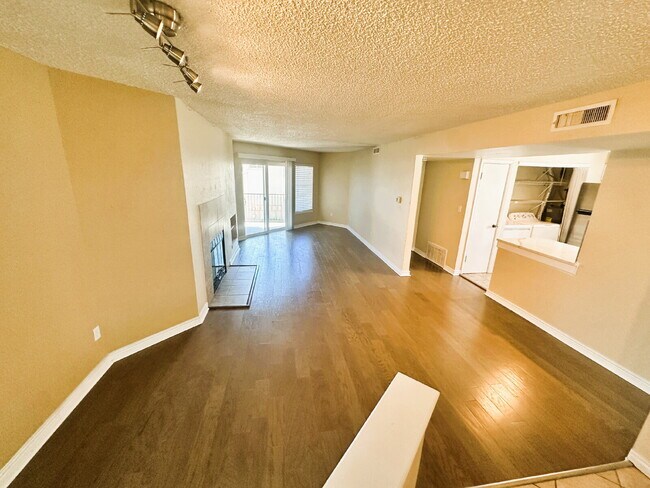 Foto del edificio - Updated 2 Bedroom, 2 Bath Condo (Available Immediately)