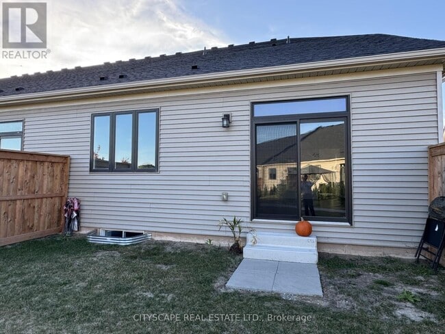 Building Photo - 4311 Mann St