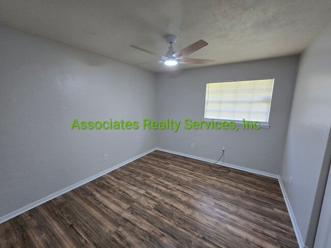 Building Photo - Home in Lake Ridge available mid summer!  ...