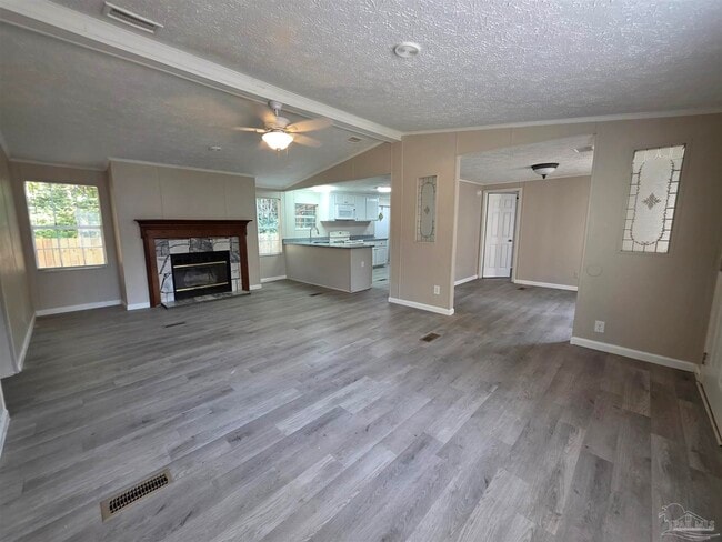 Foto del edificio - 8906 Figland Ave