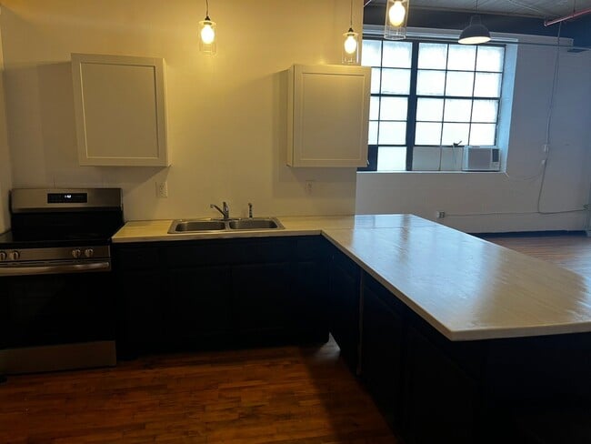 Building Photo - 1501 Kemper St