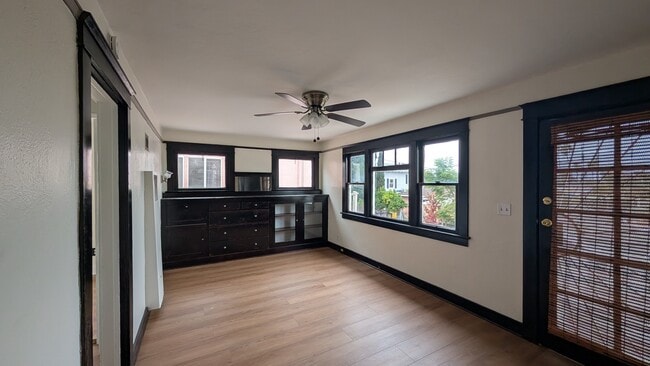 Building Photo - 618 Loma Ave
