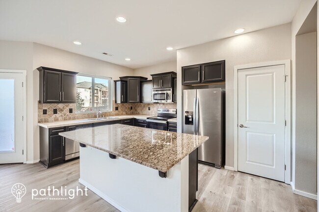 Foto del edificio - 621 204th Street Court East