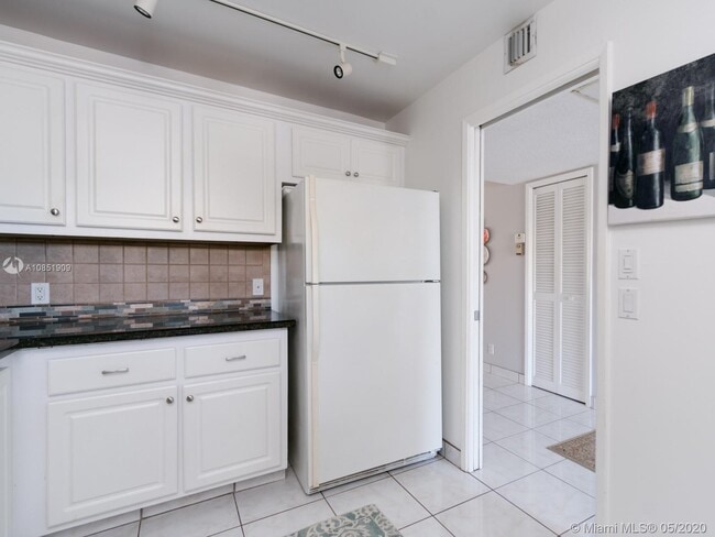 Building Photo - 2940 N Course Dr