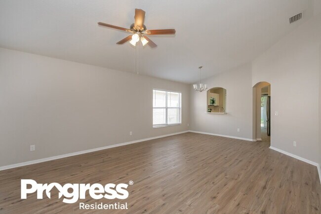 Building Photo - 8501 Quarter Horse Dr