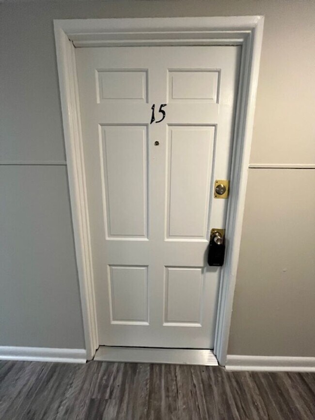 Building Photo - 2082 Fairmont Ct