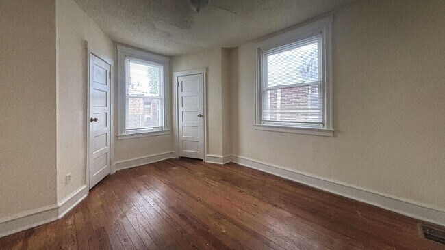 Foto del edificio - Charming 3-Bedroom Traditional Row Home in Philadelphia