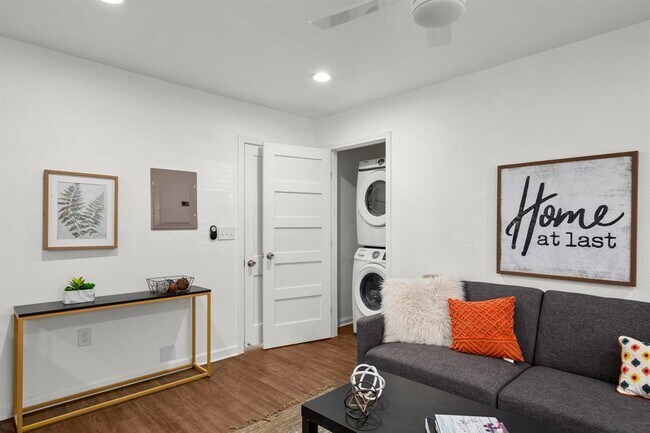 Foto del edificio - 301 E 33rd St